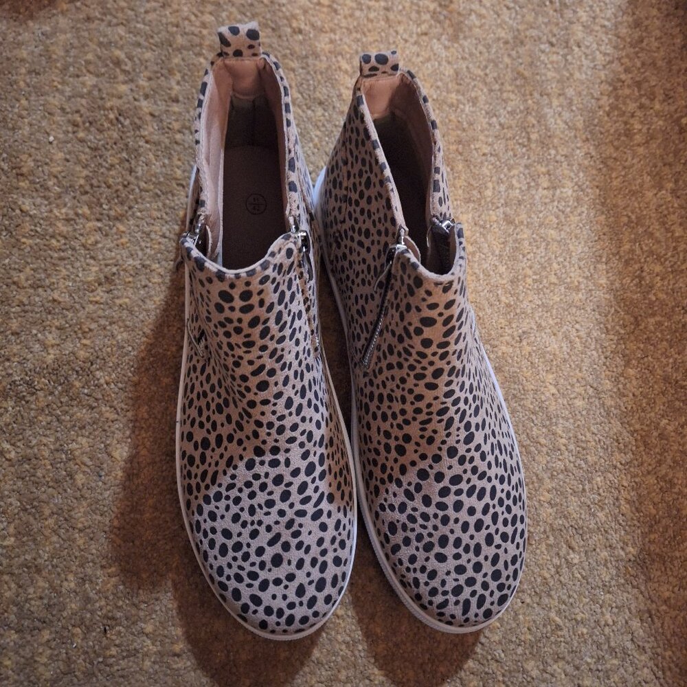 SPRING BOOTS.BRAND NEW.